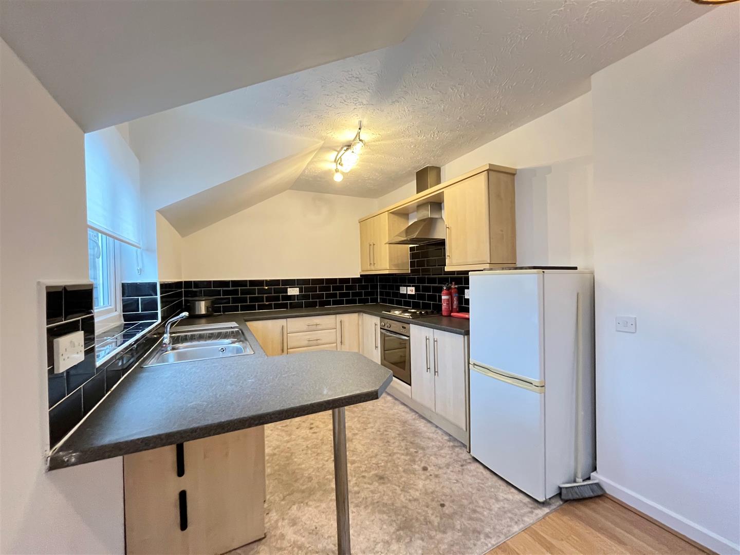 2 Bedroom Apartment To Rent image 5